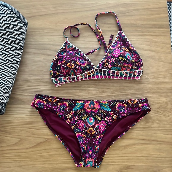 2 Piece Bikini - Picture 1 of 7